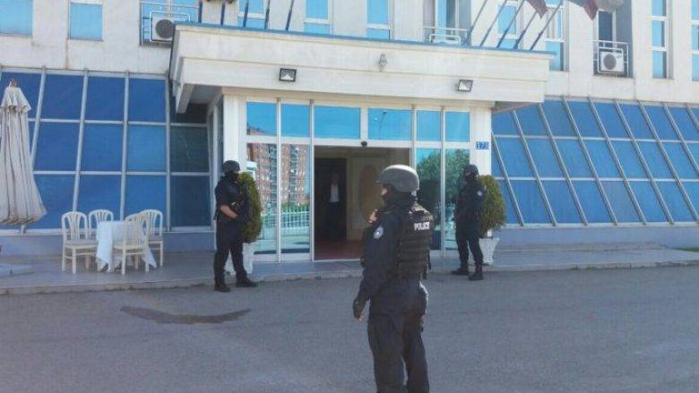 Polis, Bedri Selmani'yi Hotel Victory'-den  Uzaklaştırma Eylemini Başlattı