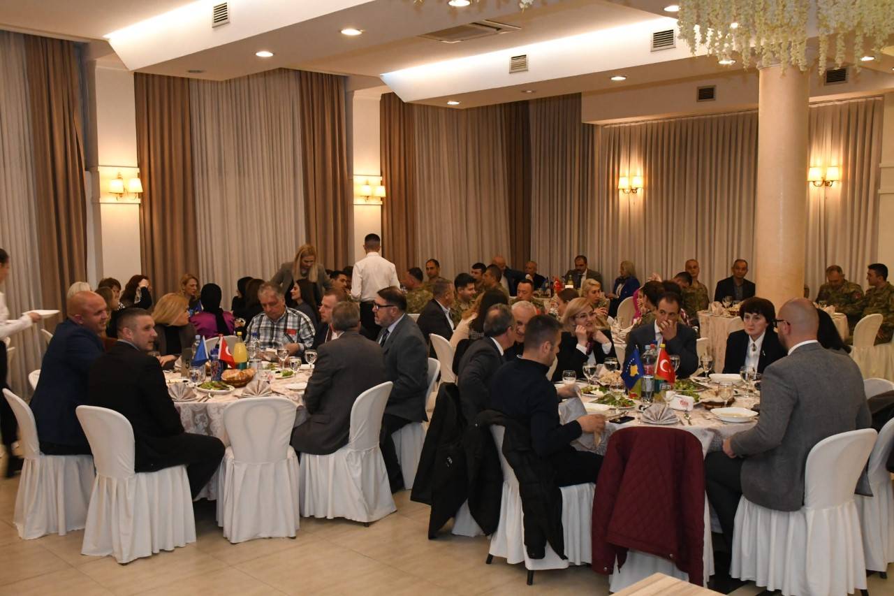 Priştine’de Geniş Katılımlı İftar Yemeği Verildi
