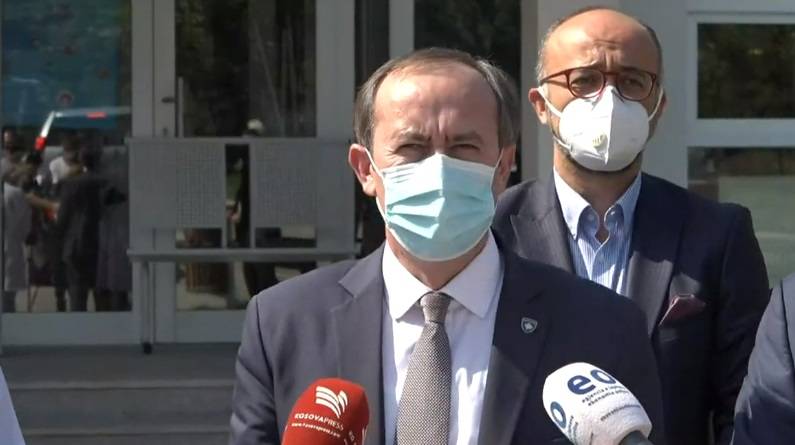 Hoti, Ulusal Halk Sağlığı Enstitüsünü Ziyaret Etti