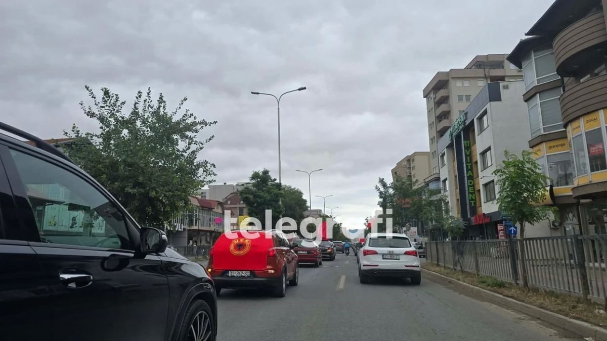 Priştine’ye Doğru Yoğun Araç Konvoyu
