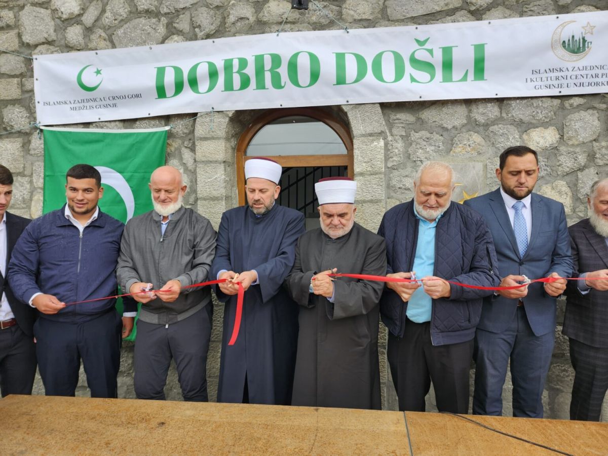 Gusinje'de Tarihî Sahat Kulesi ve Sebil Törenle Hizmete Açıldı