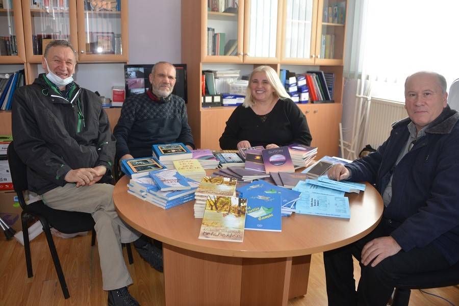 5 KÜTÜPHANEYE TOPLAM 500 KİTAP