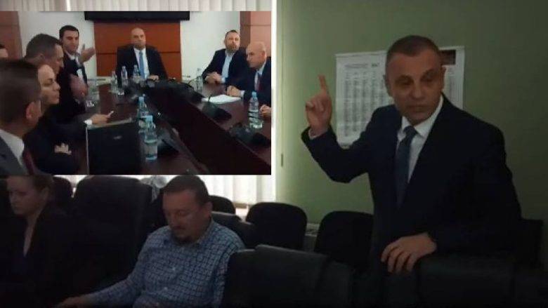Kosova Sırp Milletvekilleri Arasında Olay