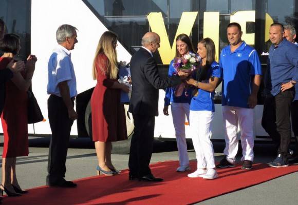 Majlinda Kelmendi Altın  Madalya ile Kosova'ya Döndü