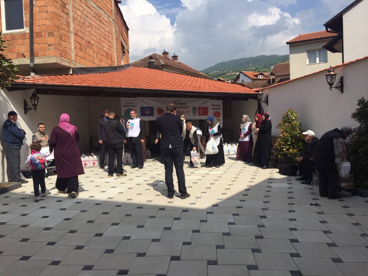 İstanbul Aziz Mahmud Hüdayi Vakfı’ndan Prizren’e Yardım