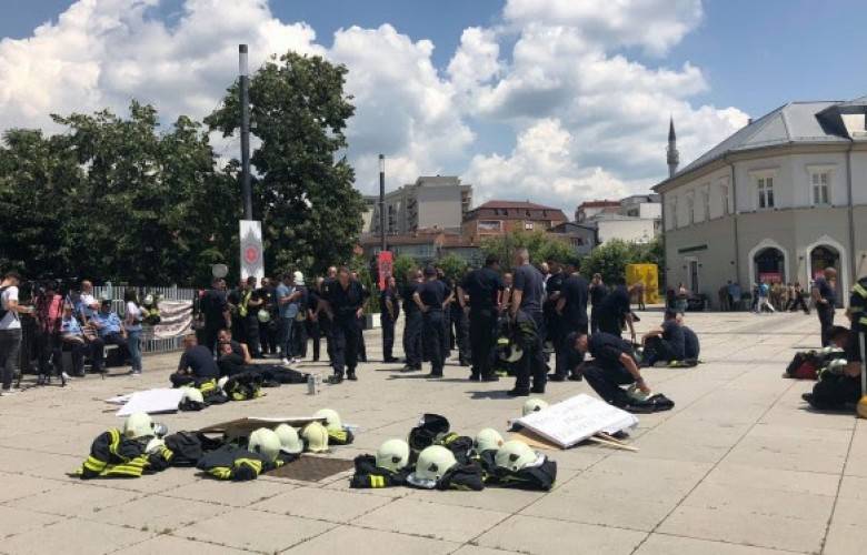İtfaiyeciler Yeniden Protesto Ediyor