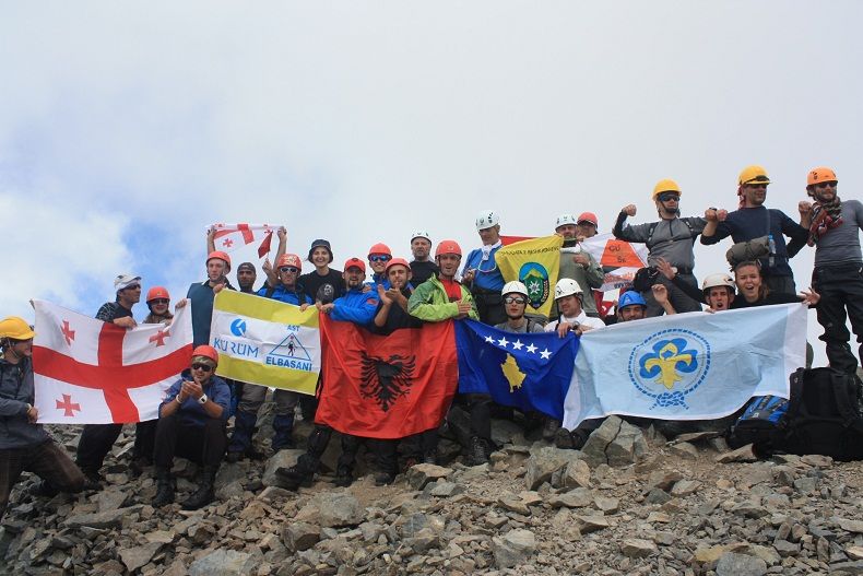 Kaçkar Dağında Kosova Bayrağı Dalgalandı