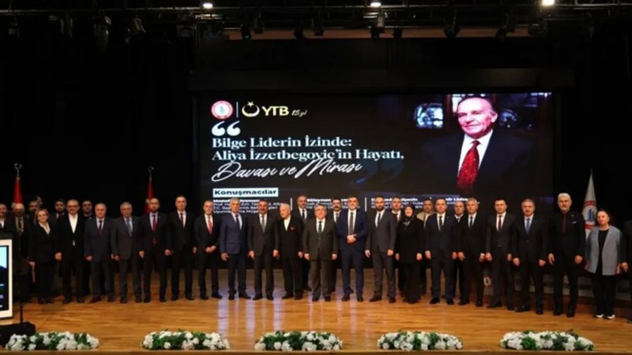 Yüzlerce Kişi Türkiye'de Aliya İzzetbegoviç Konferansına Katıldı