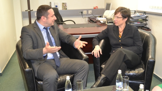 Jacobson, Mitroviça Üniversitesi Diplomaları Konusunu Görüştü