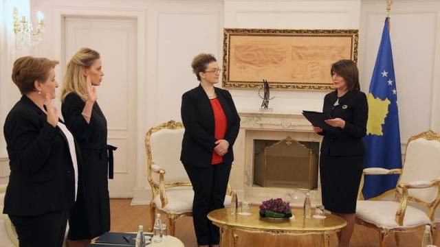 Jahjaga, Anayasa Mahkemesi'ne İki Yargıcı Atadı