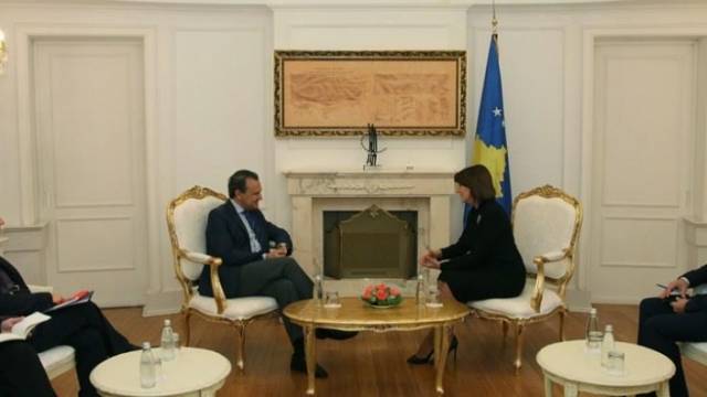 Jahjaga ve Conde, Kosova'da Durumu Görüştüler
