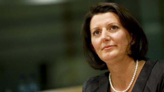 Jahjaga, Oy Güvenliğini Garanti Ediyor