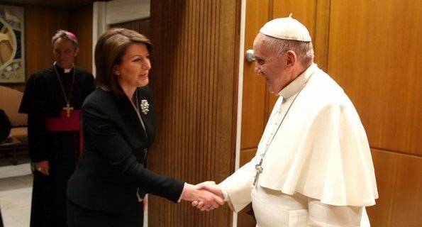 Kosova Cumhurbaşkanı Jahjaga, Papa'ya 'Bizi Tanıyın' Dedi