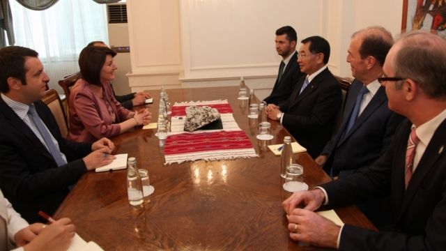 Jahjaga, Japonya Parlamento Üyesini Kabul Etti