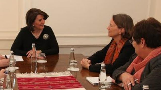 Jahjaga UN WOMEN Temsilcisi Larsen'i Kabul Etti