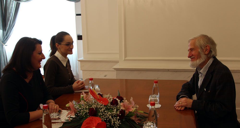 Jahjaga, Rupert Neudeck'i Kabul Etti