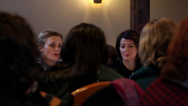 Jahjaga, Bir Gurup Kadın Savaş Mağdurunu Kabul Etti
