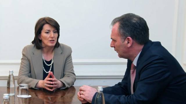 Jahjaga, Özel Mahkemeyi Muhalefet Partilerle Görüşüyor