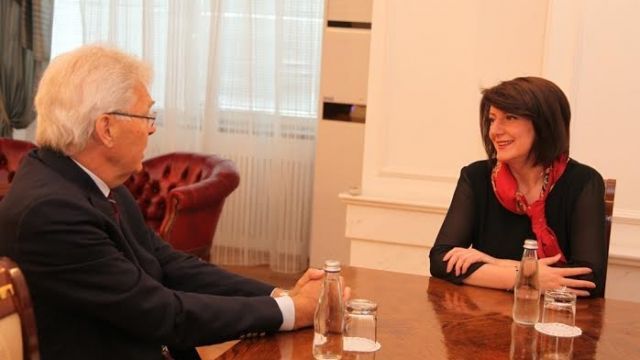 Jahjaga Petersen ile Görüştü