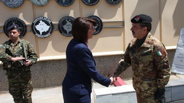 Jahjaga KFOR Karargahını Ziyaret Etti