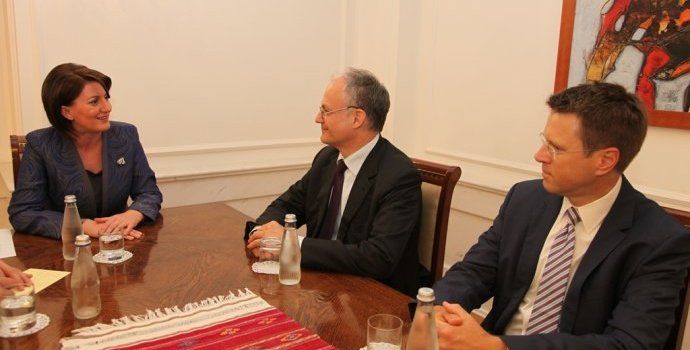 Jahjaga AB Gözlemcilerini Kabul Etti