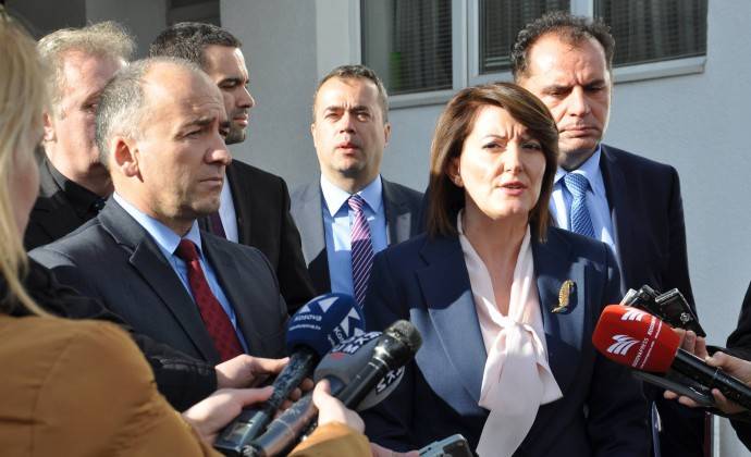 Jahjaga Ekonomik Gelişmeleri İpek'te Görüştü
