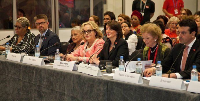 Jahjaga Londra'da,  Angelina Jolie ve John Kerry ile Görüştü