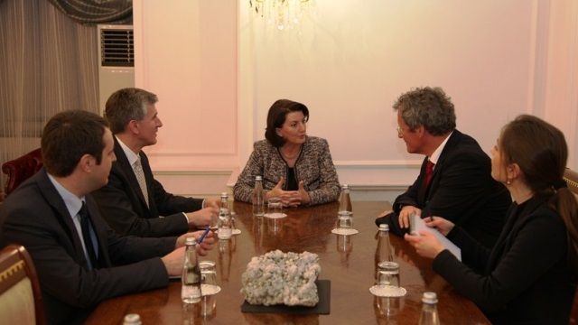 Jahjaga ve Borchard Yerel Seçimler Sürecini Değerlendirdiler