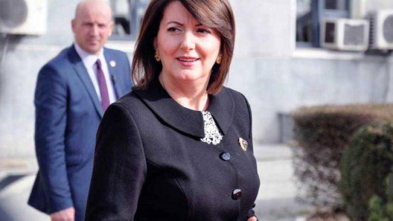 Jahjaga,  Ülke ve Ülke Dışında Hala Faal