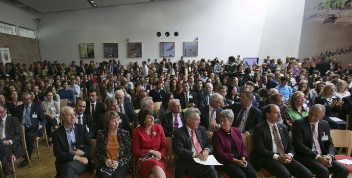 Jahjaga Avusturya'da Avrupa Forumu Panelinde