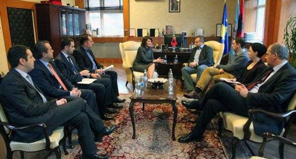 Cumhurbaşkanı Jahjaga Priştine Başkanı Ahmeti ile Görüştü