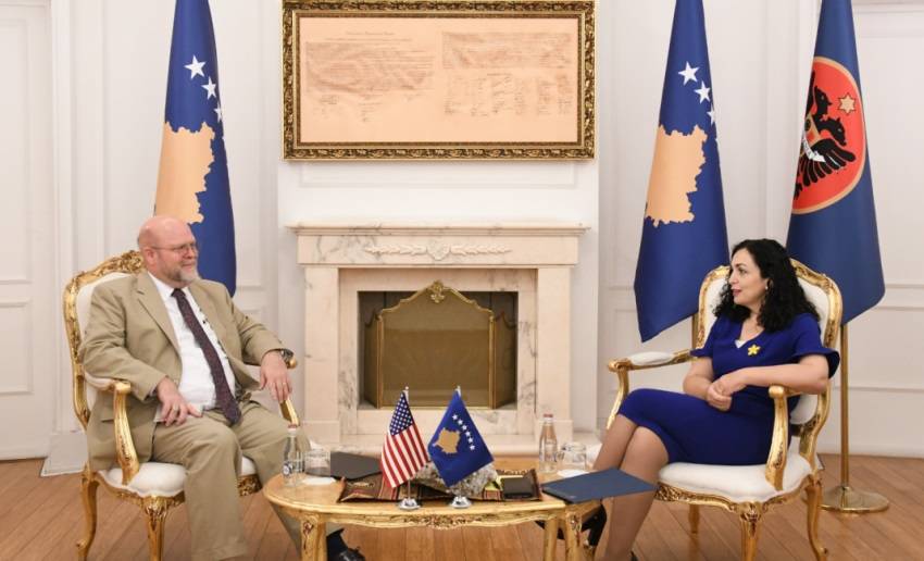 Osmani ve Hovenier, Ülkedeki Son Gelişmeleri Görüştü