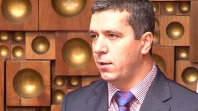 İpek Haxhi Zeka' Üniversitesi Rektörü İstifa Etti