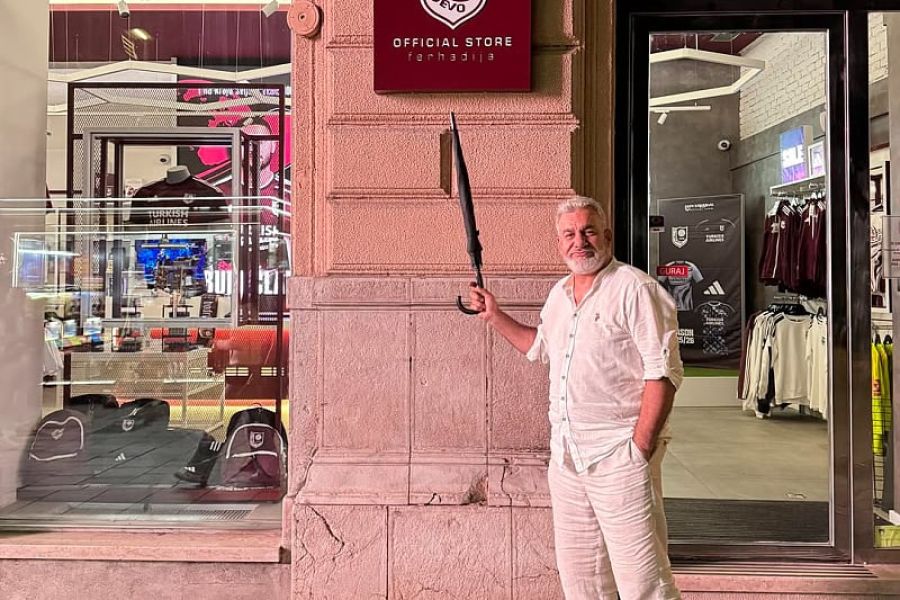 Partizan Taraftarı Belgrad Müftüsü,FK Sarajevo Mağazasını Ziyaret Etti 
