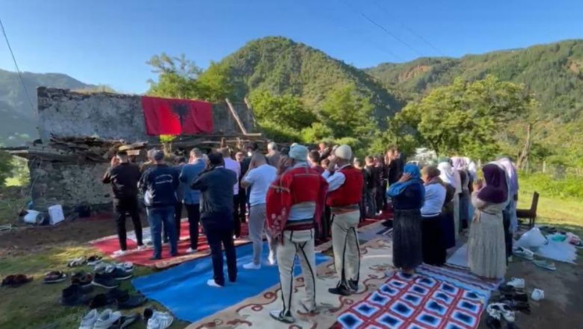 Arnavutluk Kabaş’ta 59 yıl sonra Bayram Namazı