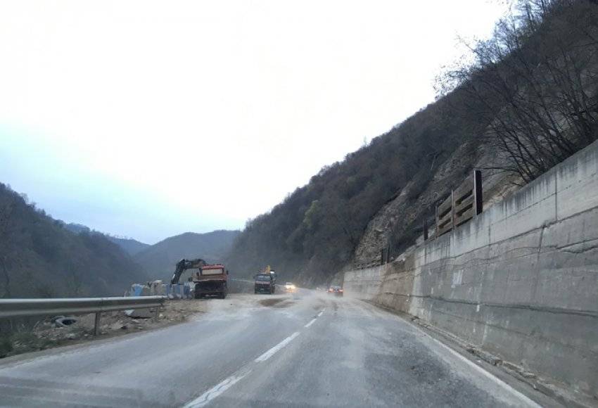 Ilazi, Kaçanik-Elezhan Yolunun Ay Sonuna Kadar Açılmasından Kuşkulu