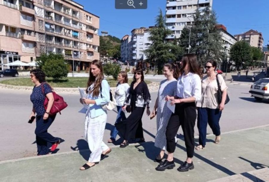 Kuzeydeki Kadın Grubu, KFOR'dan Köprünün Açılmamasını Talep Etti