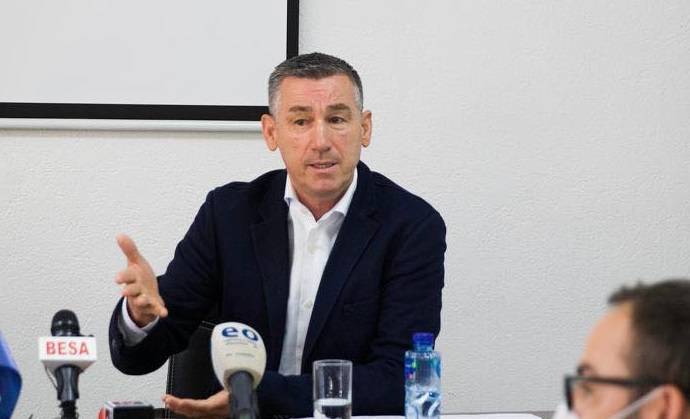Veseli Siyasi Faaliyetlerden Tamamen Çekiliyor