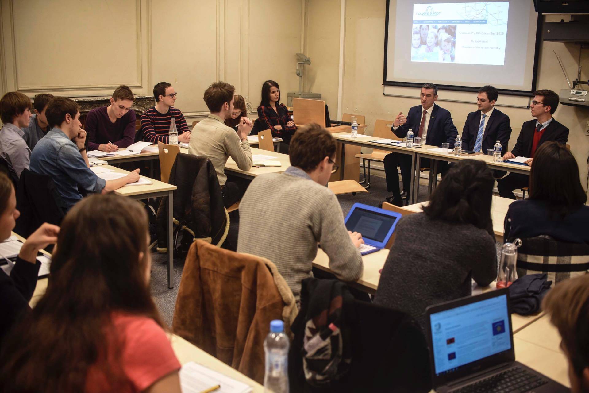 Veseli,  Paris Ziyaretini Sürdürüyor