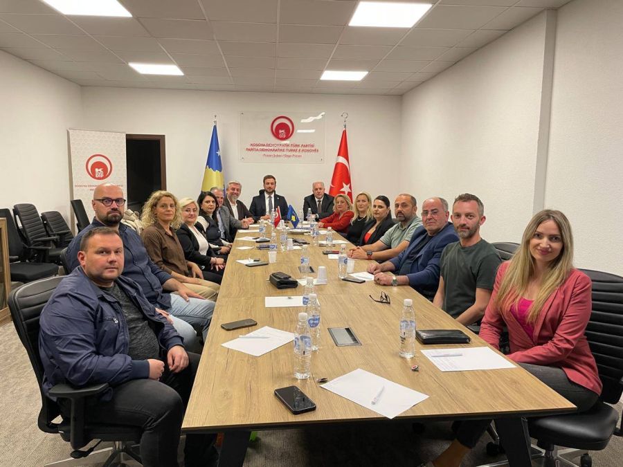 Neşe Tabak Gaş ve Sevgi Buş Kika, KDTP Prizren Şubesi Başkan Yardımcıları 