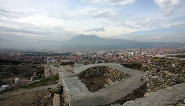 Prizren Kalesi'nde Cami Varlığının Reddedilmesi Müminleri İsyan Ettiriyor