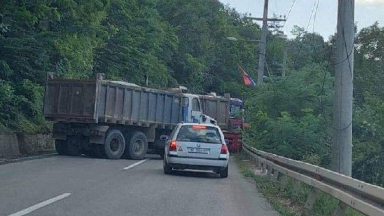 Jarinje Karayolunda Barikat, Kuzey Mitroviça’da da Toplanmalar