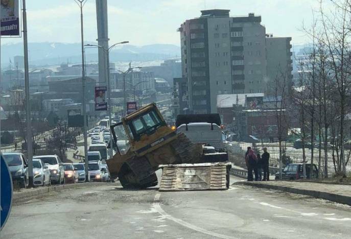 Ekskavatör Taşıyıcı Kamyondan Düştü
