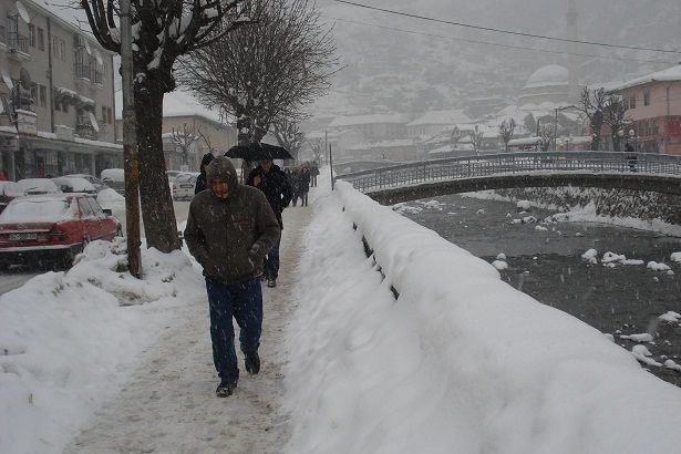 Kosova'da Kar Durmak Bilmiyor