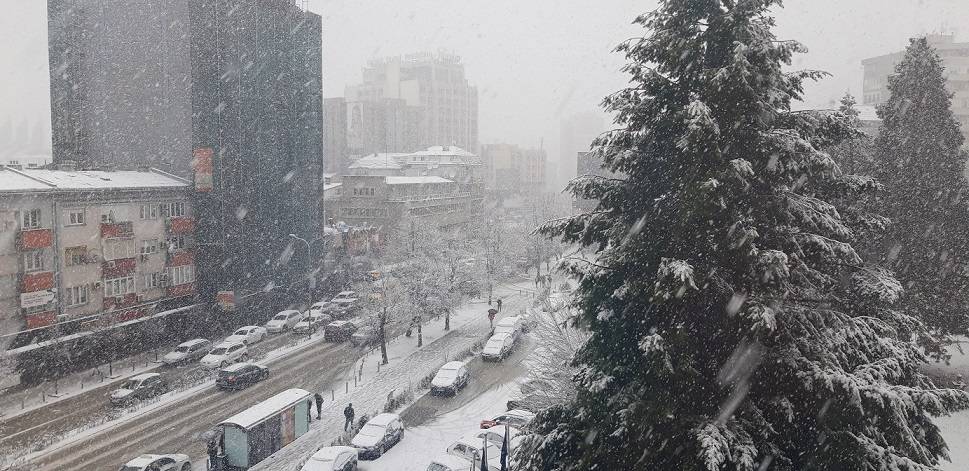 Priştine’de Yoğun Kar Yağışı