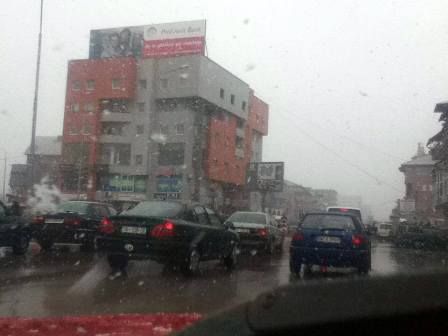Nisan Ortasında Kosova'da Kar Yağıyor