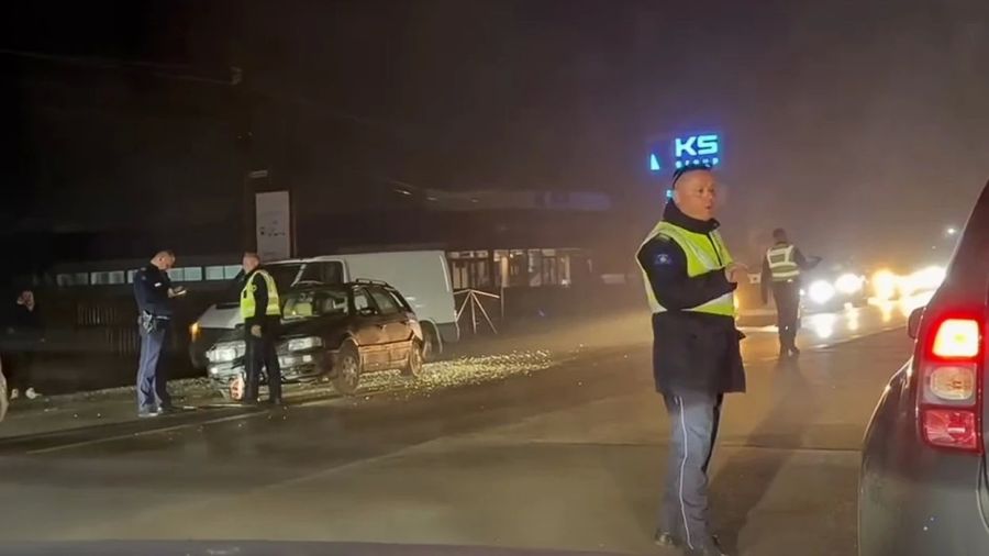 Priştine–İpek Yolunda Üç Aracın Karıştığı Kazada 7 Kişi Yaralandı