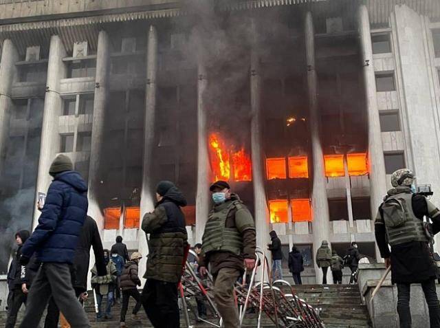 Kazakistan Cumhurbaşkanı, Emniyet Güçlerine “Vur” Emri Verdi