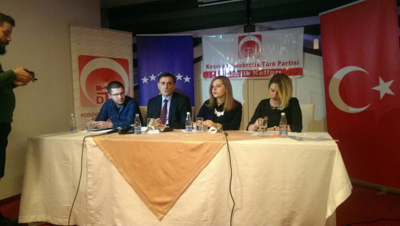 Kosovalı Türkler Bağımsızlığın 8. Yılında Kosova'yı Tartıştı
