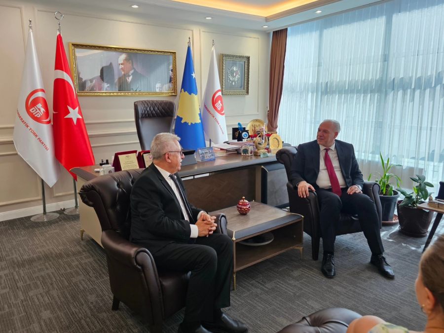 Türk Belediyeler Birliği Heyeti KDTP Genel Merkezinde Ağırlandı